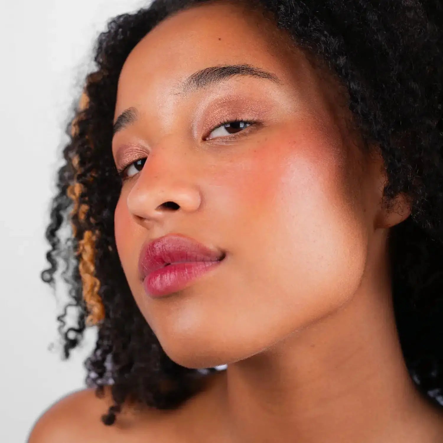 La Crique Beauty Copper Bronze Shimmer Eye Shadow on model