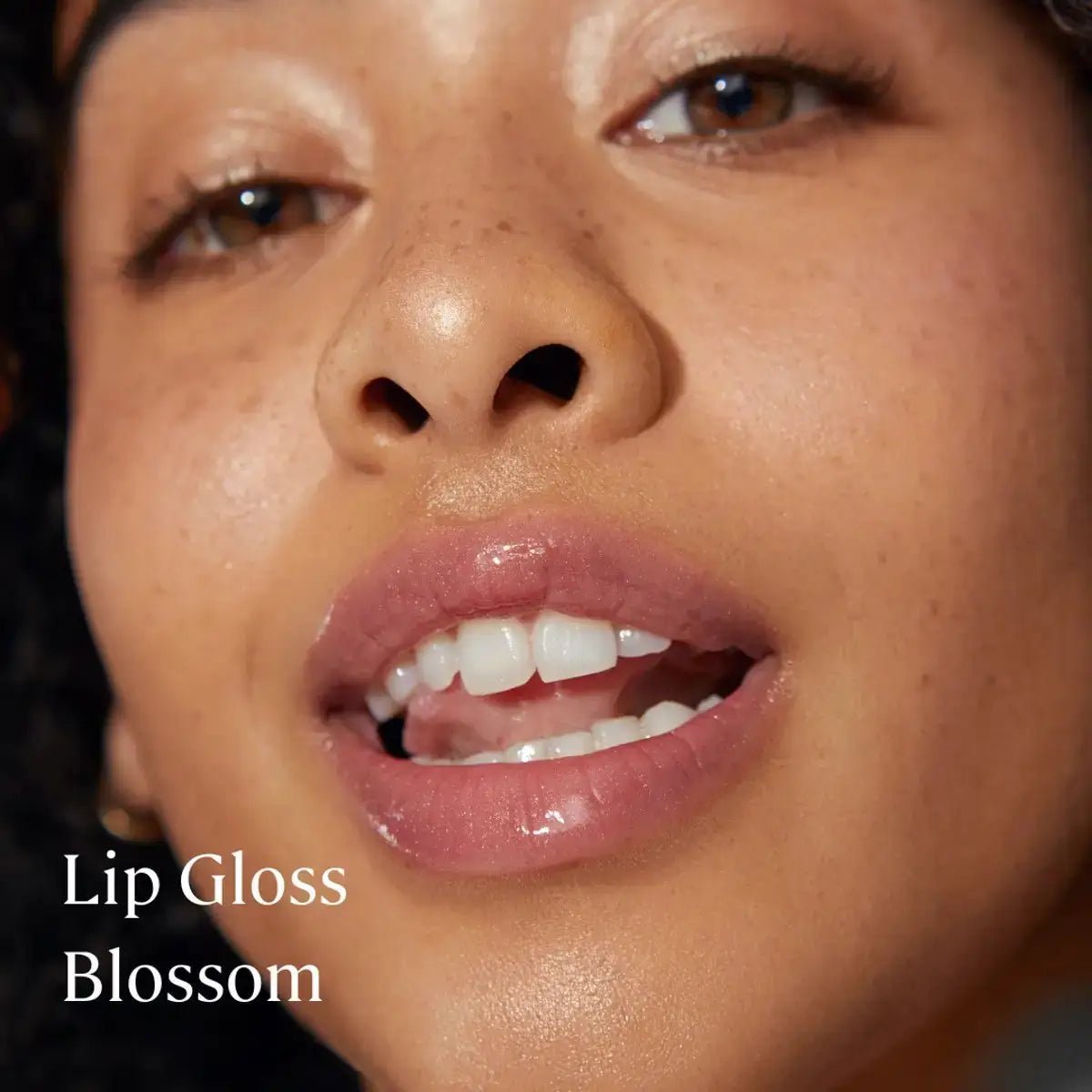 minori blossom pink lip gloss model