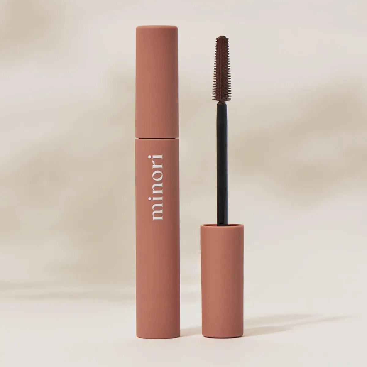minori mother of lashes lengthening brown mascara with defining bristle brush