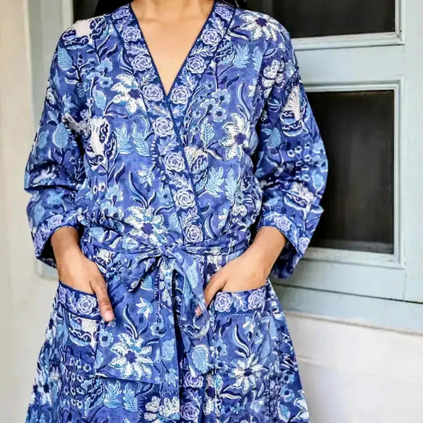 Short Kimono Robe in Violet Purple Floral Printed Cotton with two front Pockets - The Fox and the Mermaid