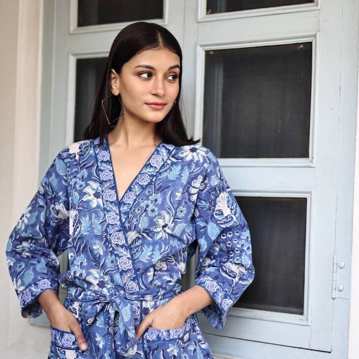Short Kimono Robe in a Violet Floral Purple Cotton with Long sleeves, Pockets, V-Neckline and Belt - The Fox and the Mermaid