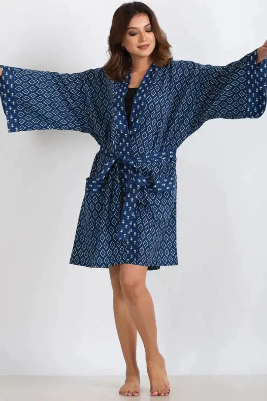 Women's Lightweight Cotton Robe with Long Sleeves, Belt and Pockets