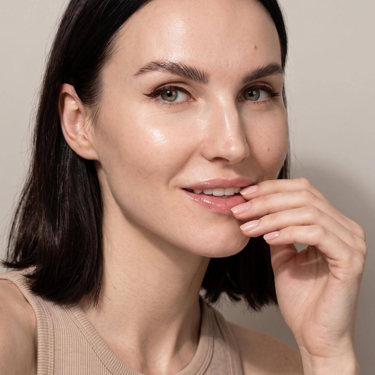 Fitglow Beauty Liquid Eyeliner in black-brown shade with fine felt tip applicator - Elle and Willow
