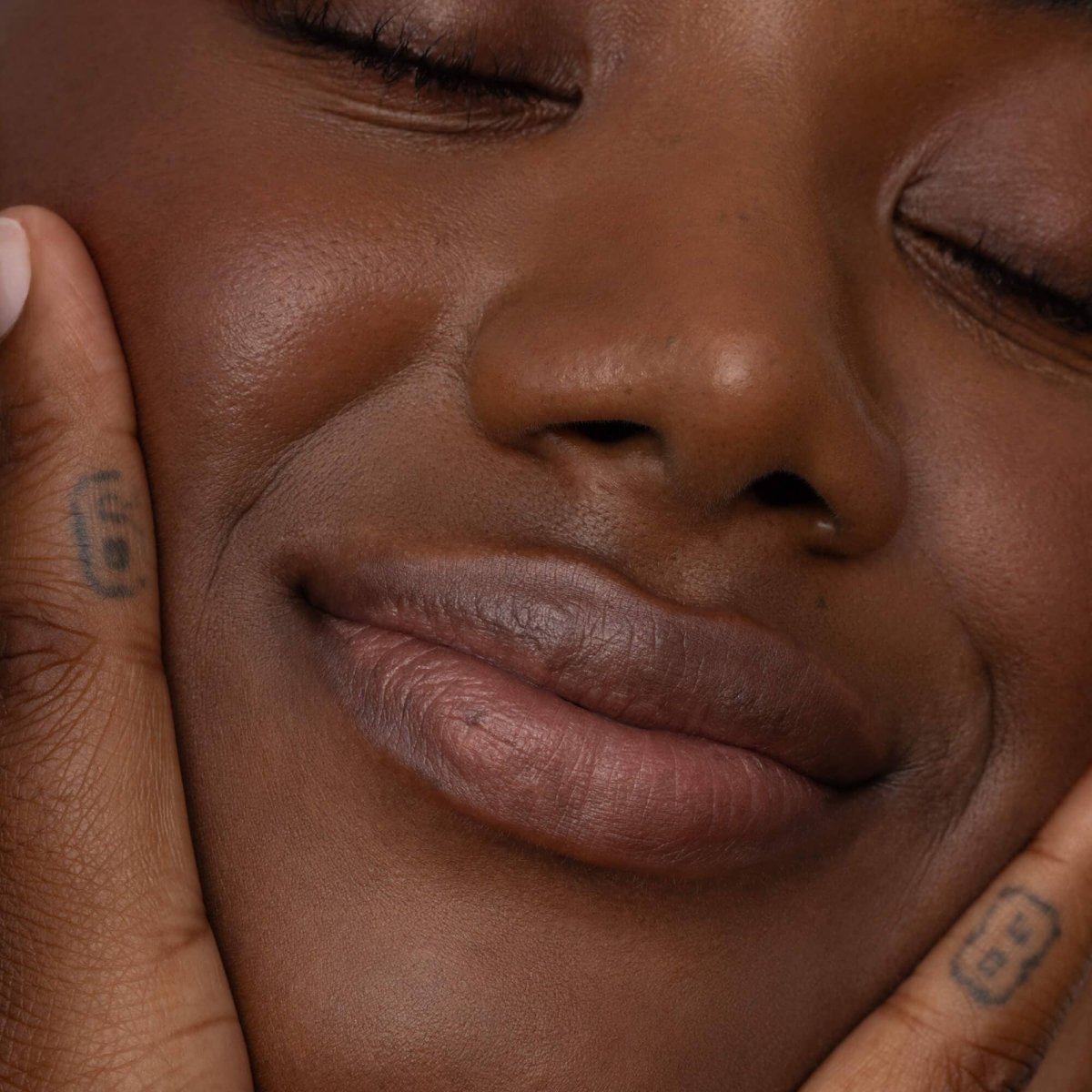 Poppy and Pout Charlie lip tint applied on lips demonstrating a natural everyday cool nude lip tint finish